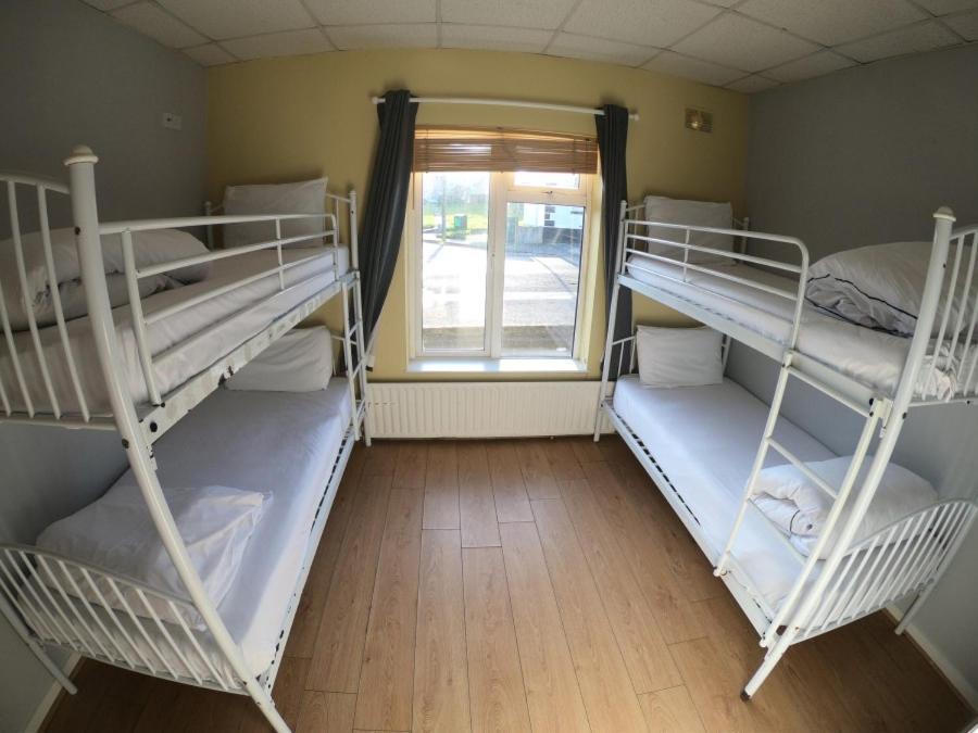 Rougey Lodge Hostel バンドラン エクステリア 写真