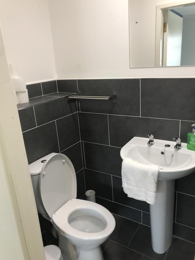 Rougey Lodge Hostel バンドラン エクステリア 写真