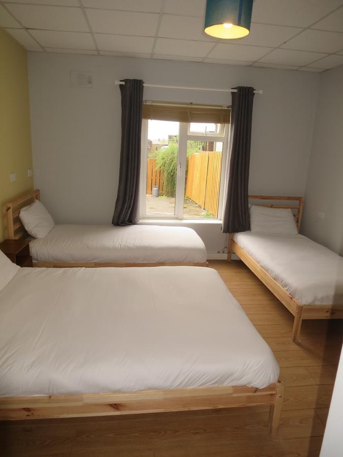 Rougey Lodge Hostel バンドラン エクステリア 写真